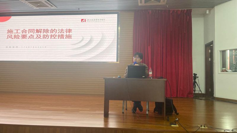 选择第25类进行服装商标注册，有以下几点原因：